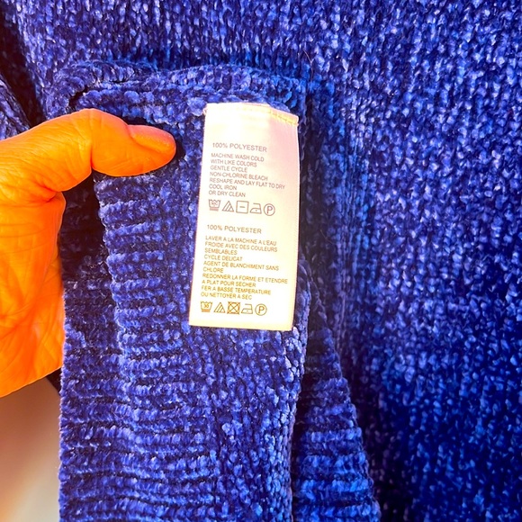 Tommy Bahama, Size XS, good for S and M, Blue, Plush Sweater Soft 100% Polyester - Picture 10 of 13